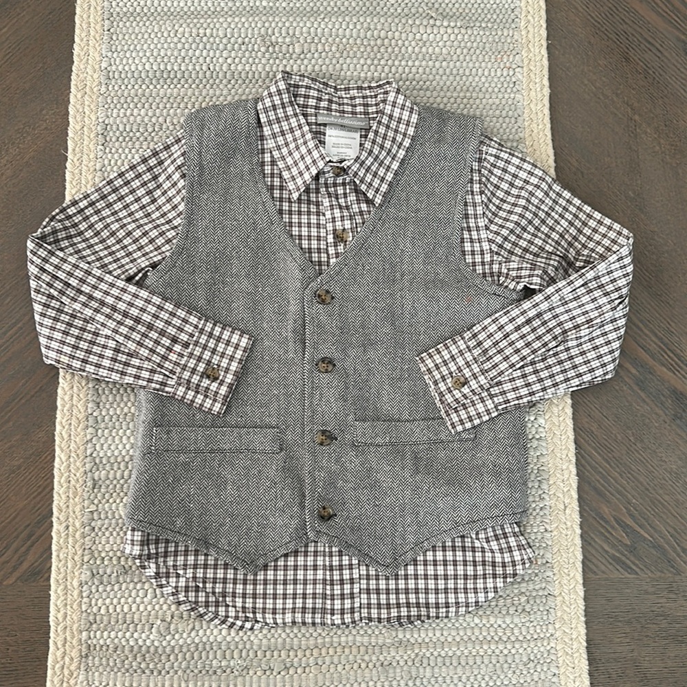 *Boys button up long sleeve shirt with button up vest 4T